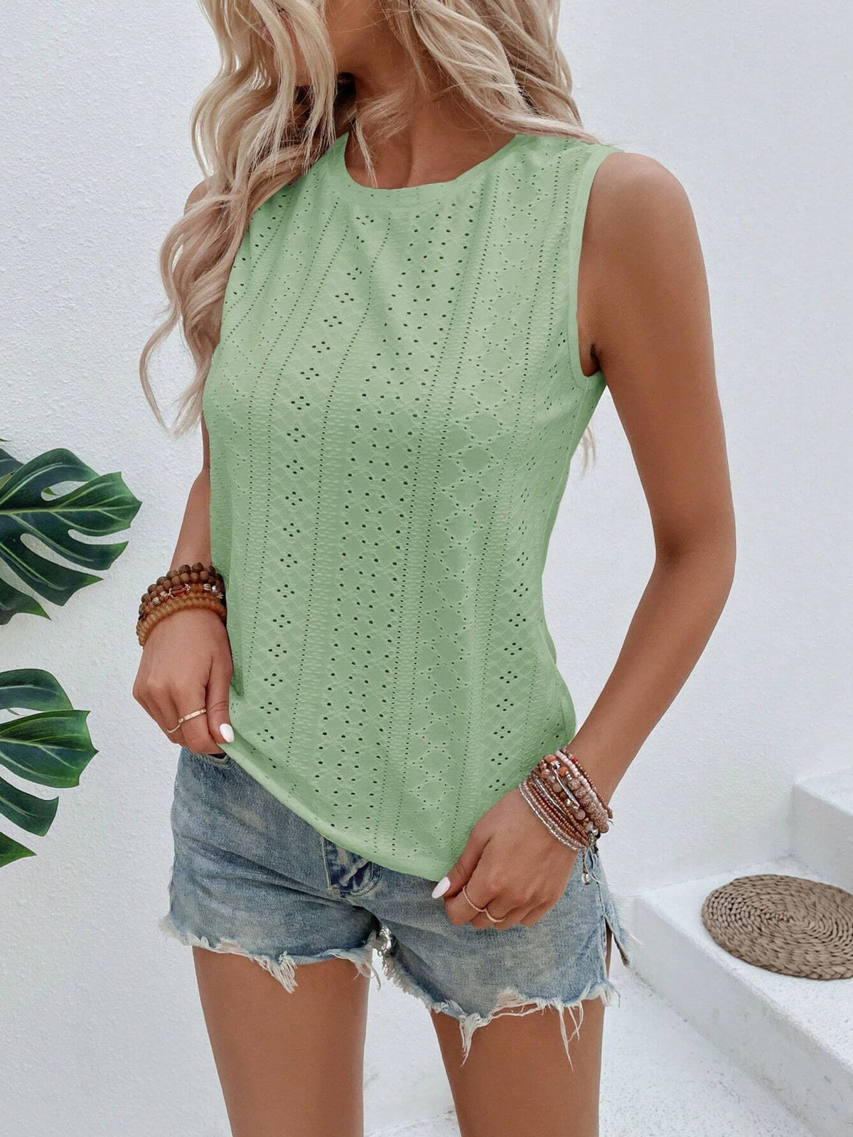 Solid Embroidery Pattern Tank Top
