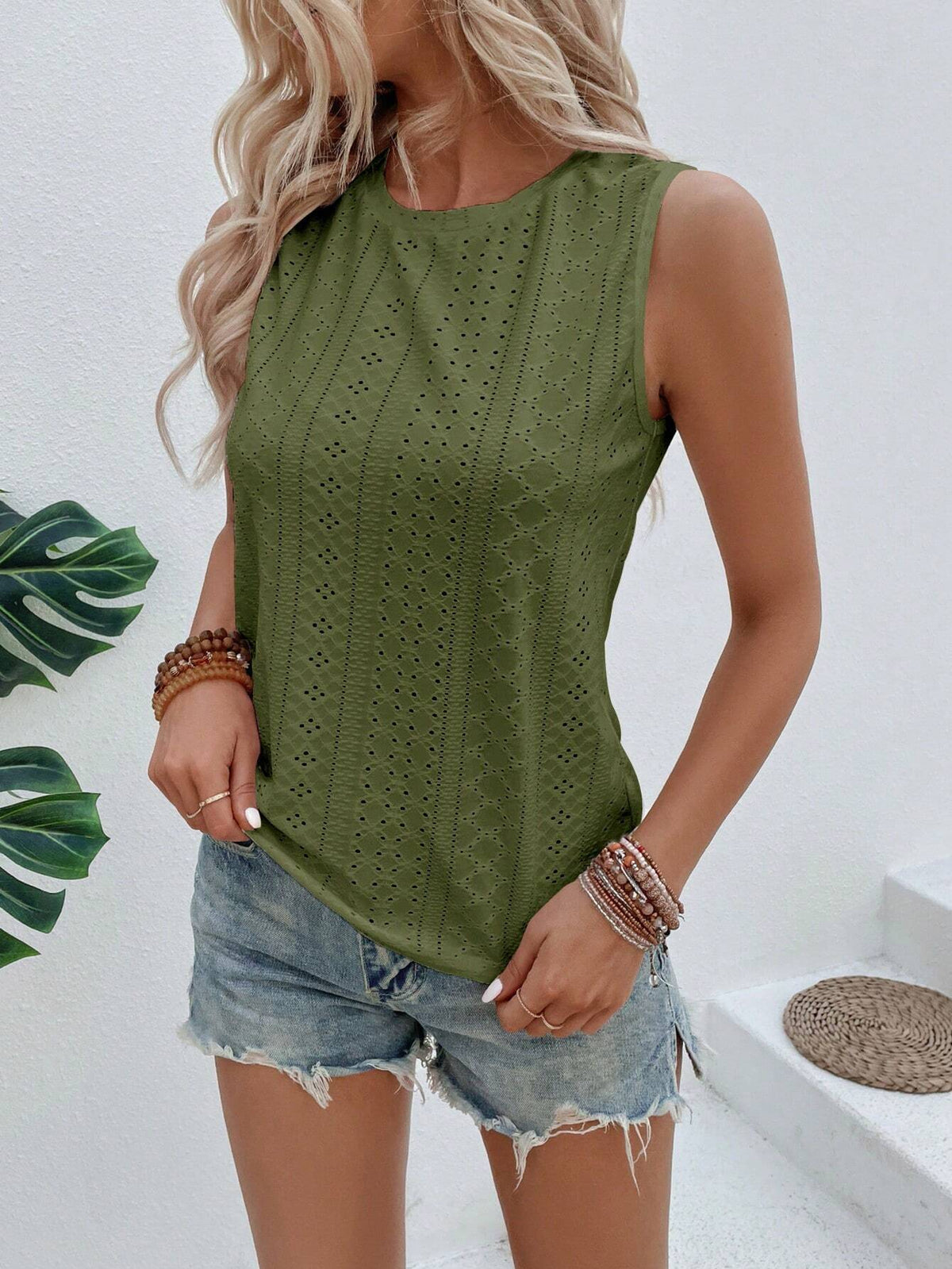 Solid Embroidery Pattern Tank Top